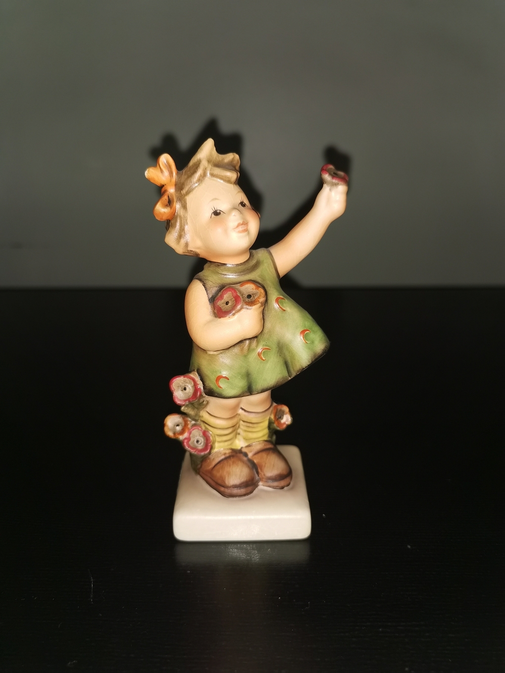 Geobel M.I. Hummel "Spring Cheer" #72 Porcelain Figurine TMK-5